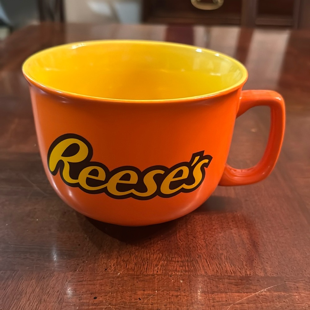 Reese's Pieces Mug Orange and Yellow Large Soup Candy Trinket Bowl 28 oz.